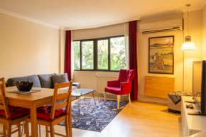Pleasant and Central Apartment near Izmir Kordon with Balcony in Alsancak